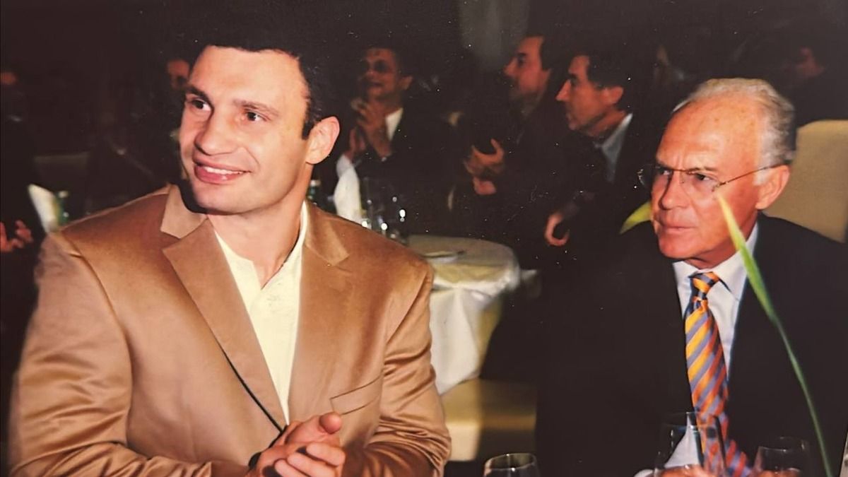 Умер Беккенбауэр - Виталий Кличко выразил соболезнования по поводу смерти легенды Умер Беккенбауэр - Виталий Кличко выразил соболезнования по поводу смерти легенды