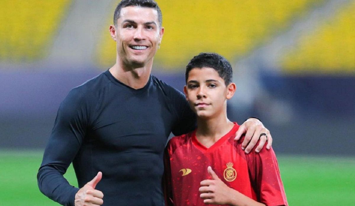 Криштиану Роналду повторил гол своего сына со штрафного и дал совет Криштиану Роналду повторил гол своего сына со штрафного и дал совет