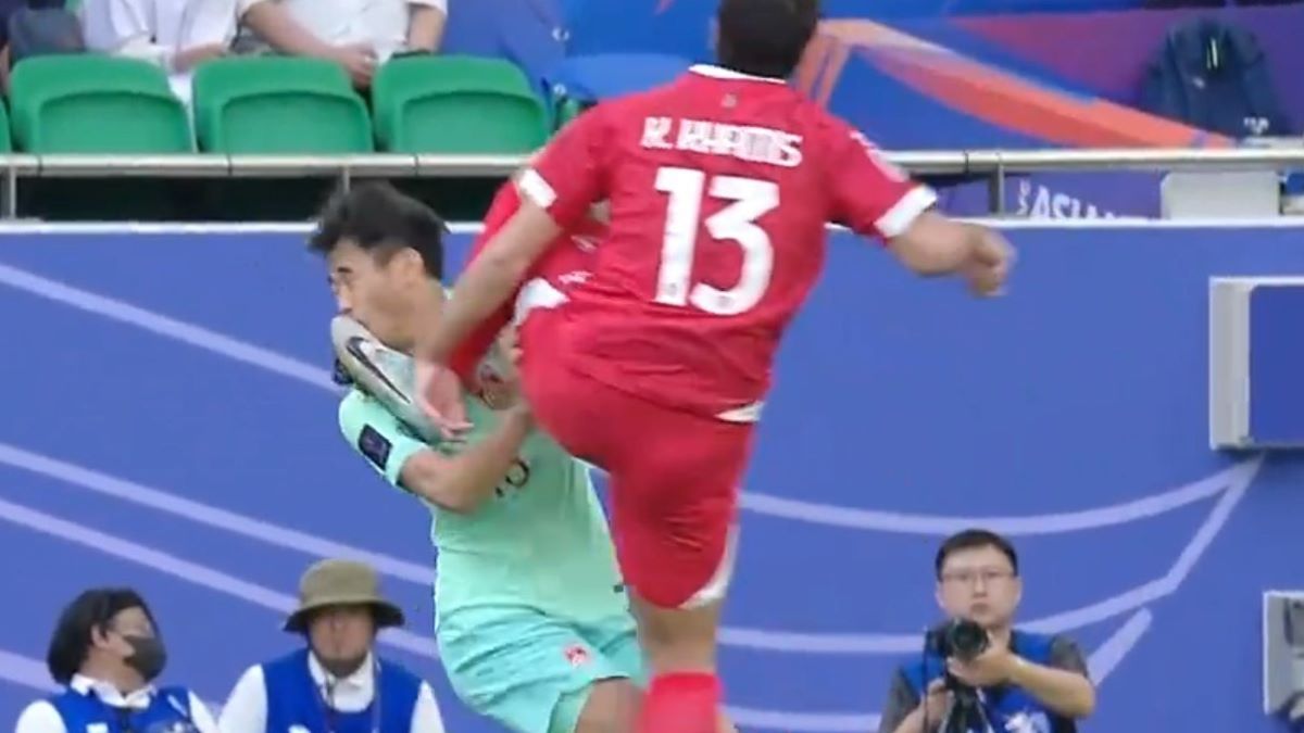 Жахливий фол на Кубку Азії Жахливий фол на Кубку Азії