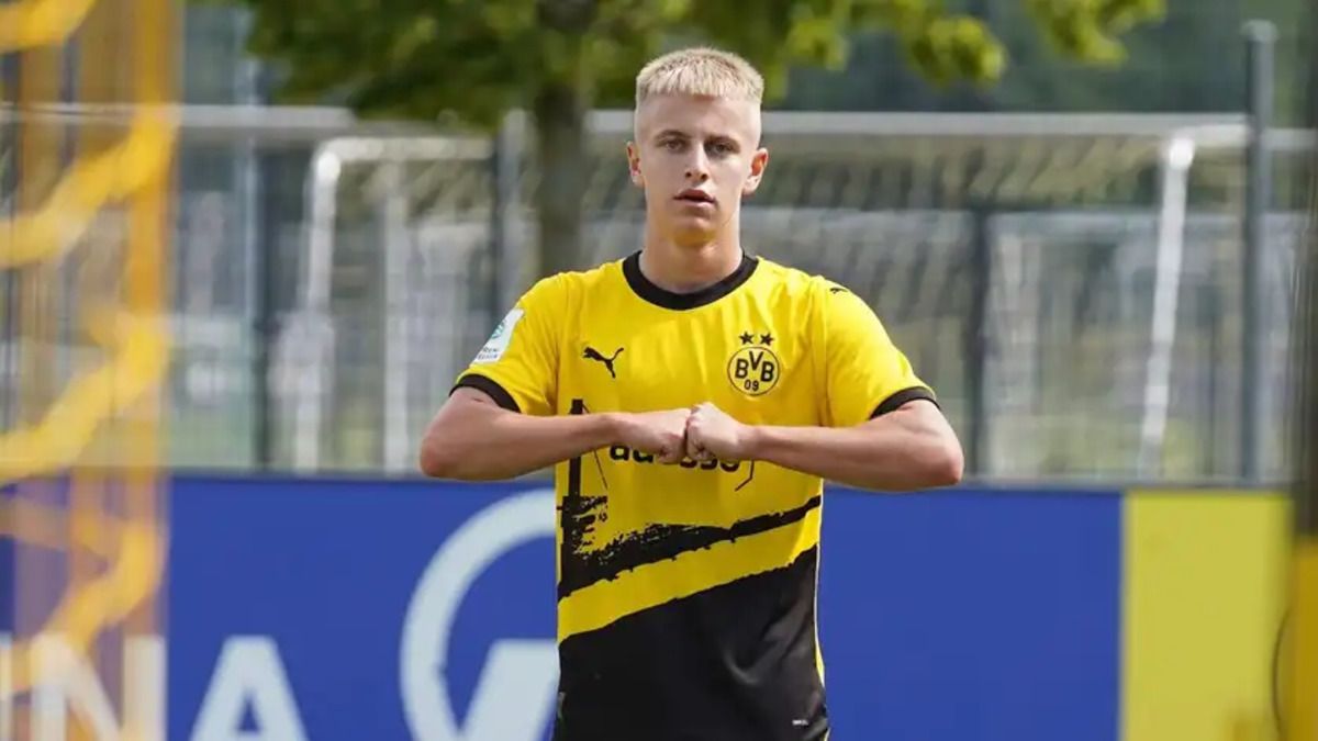 Даниил Кревсун продлил контракт с дортмундской Боруссией Даниил Кревсун продлил контракт с дортмундской Боруссией