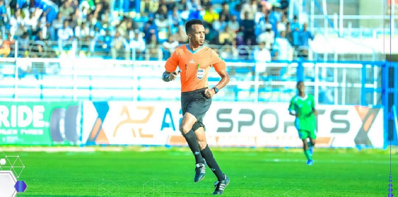 Мавританія Алжир - суддя жорстко втихомирив футболіста на КАН - фото