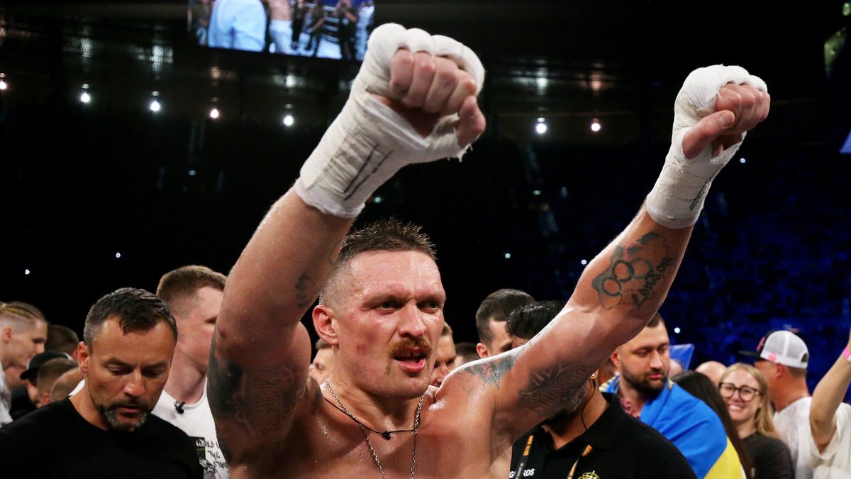 Усик - Ф'юрі - український боксер звернувся до Циганського короля - відео Усик - Ф'юрі - український боксер звернувся до Циганського короля - відео