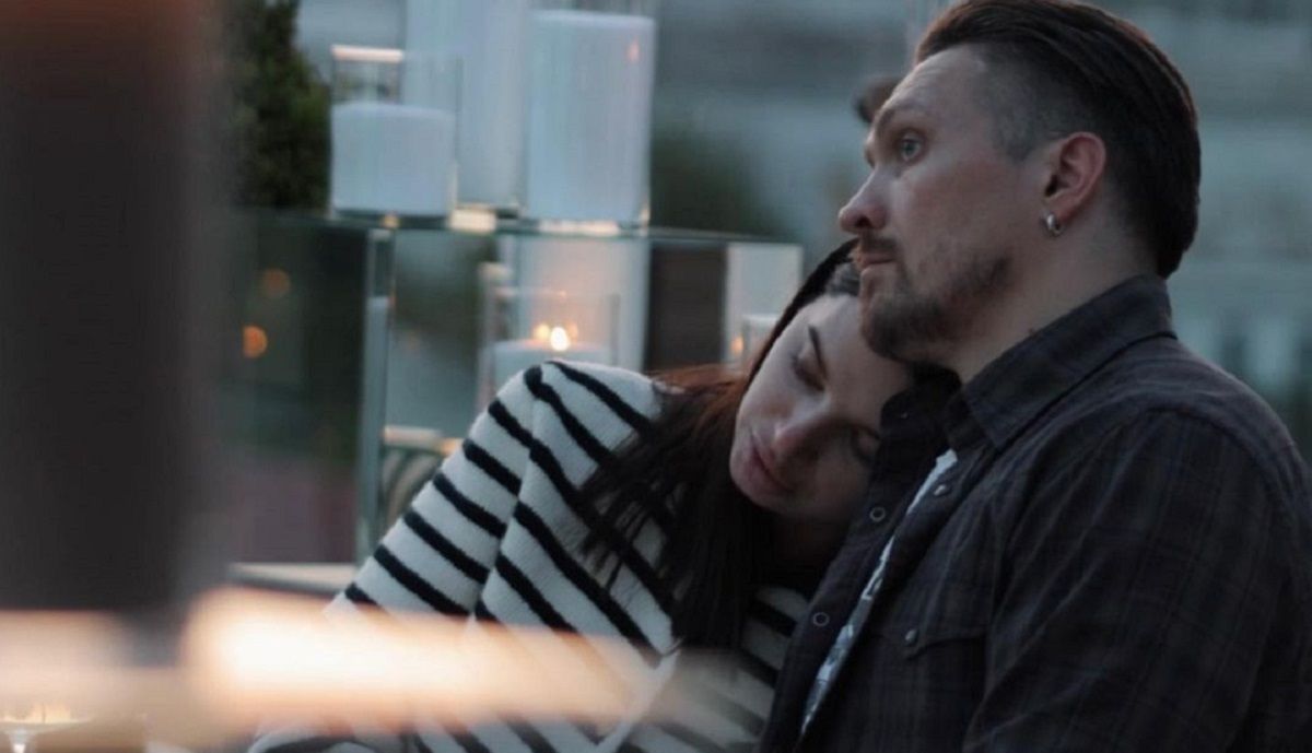 Олександр Усик вперше побачив новонароджену доньку Марію Олександр Усик вперше побачив новонароджену доньку Марію