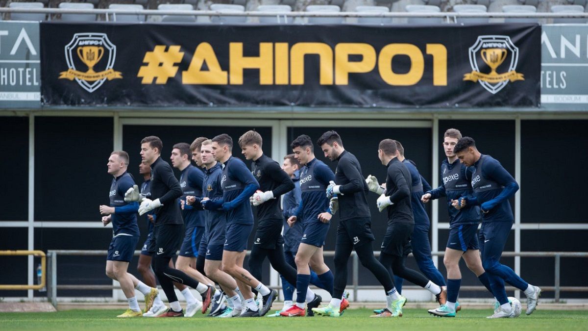 Чому легіонери Дніпра-1 не хочуть повертатись в Україну - названа причина Чому легіонери Дніпра-1 не хочуть повертатись в Україну - названа причина