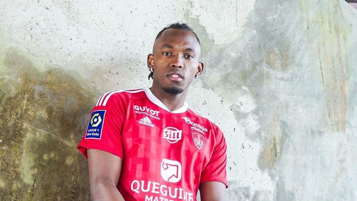 Відео зіткнення одноклубника Ігнатенка - подробиці стану постраждалого футболіста Відео зіткнення одноклубника Ігнатенка - подробиці стану постраждалого футболіста