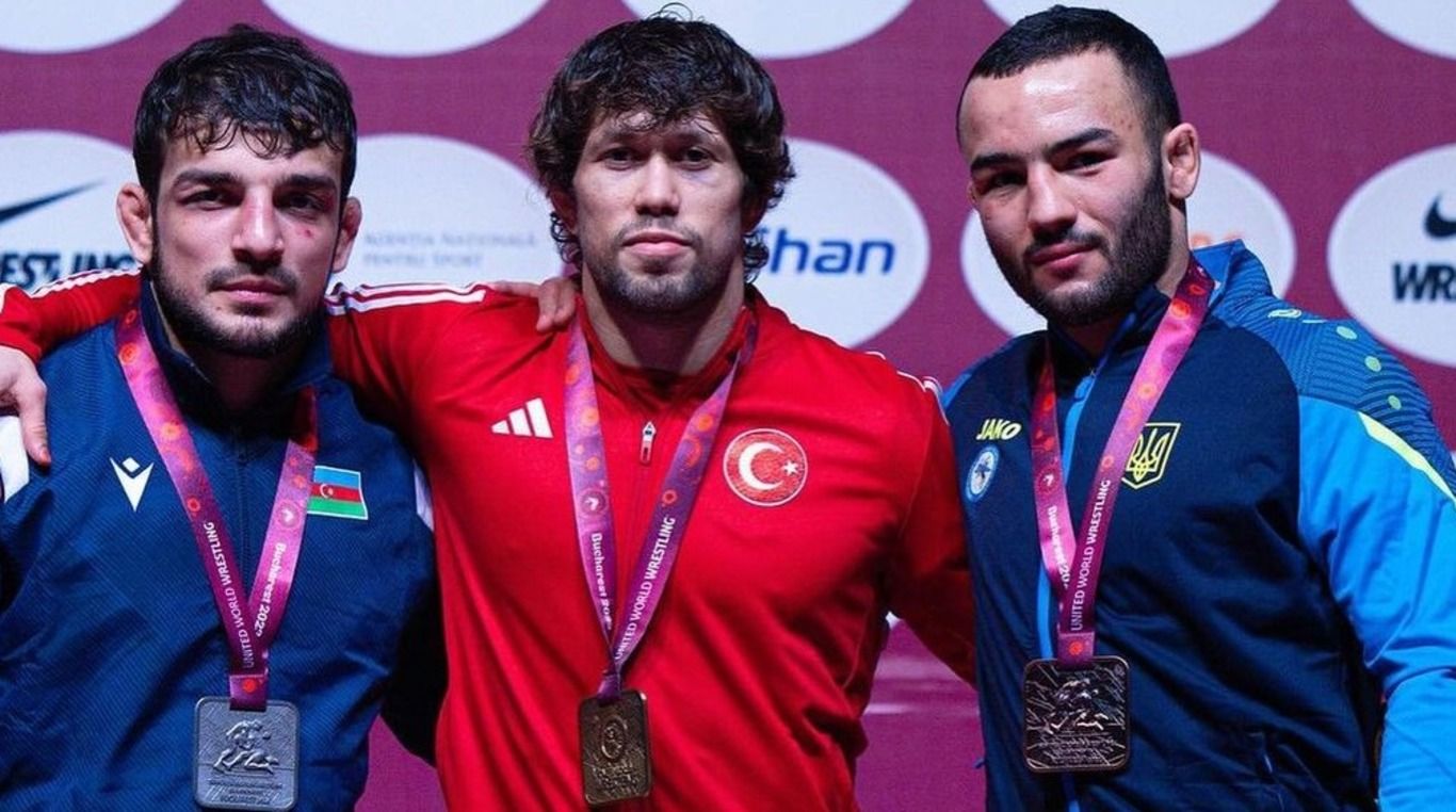 Парвіз Насібов (праворуч) із призерами Євро Парвіз Насібов (праворуч) із призерами Євро