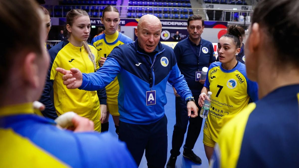 Тренер жіночої збірної України з гандболу Андросов звільнився з посади