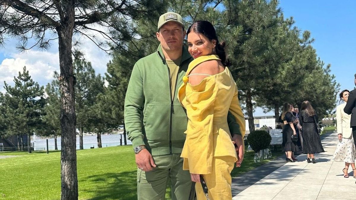 Красюк розповів, як дружина Усика відреагувала на удар Дюбуа нижче пояса Красюк розповів, як дружина Усика відреагувала на удар Дюбуа нижче пояса