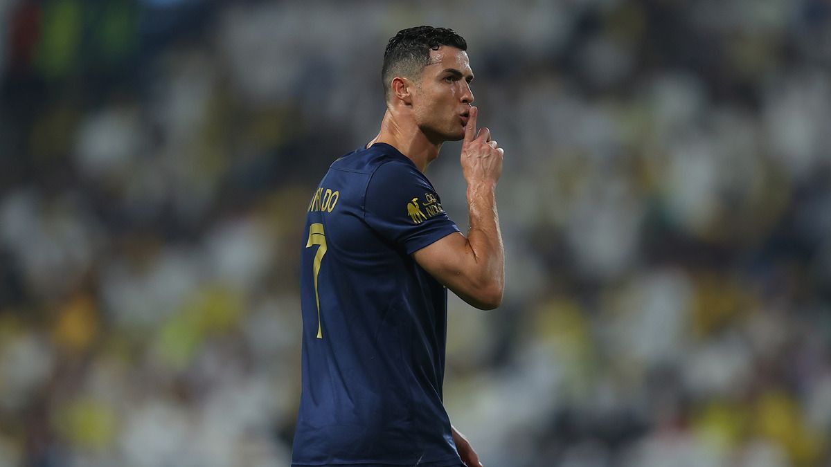 Роналду сфотографировался с российским боксером Магомедом Курбановым Роналду сфотографировался с российским боксером Магомедом Курбановым