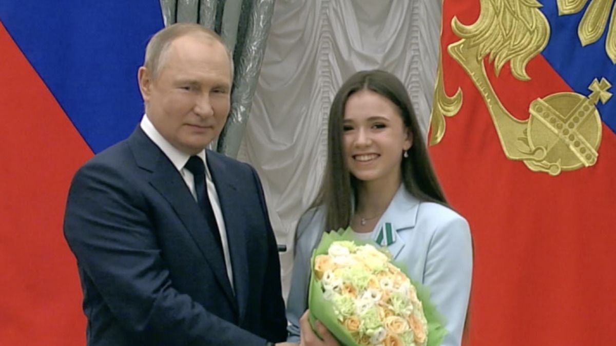 Камила Валиева агитирует голосовать за Путина на выборах президента России