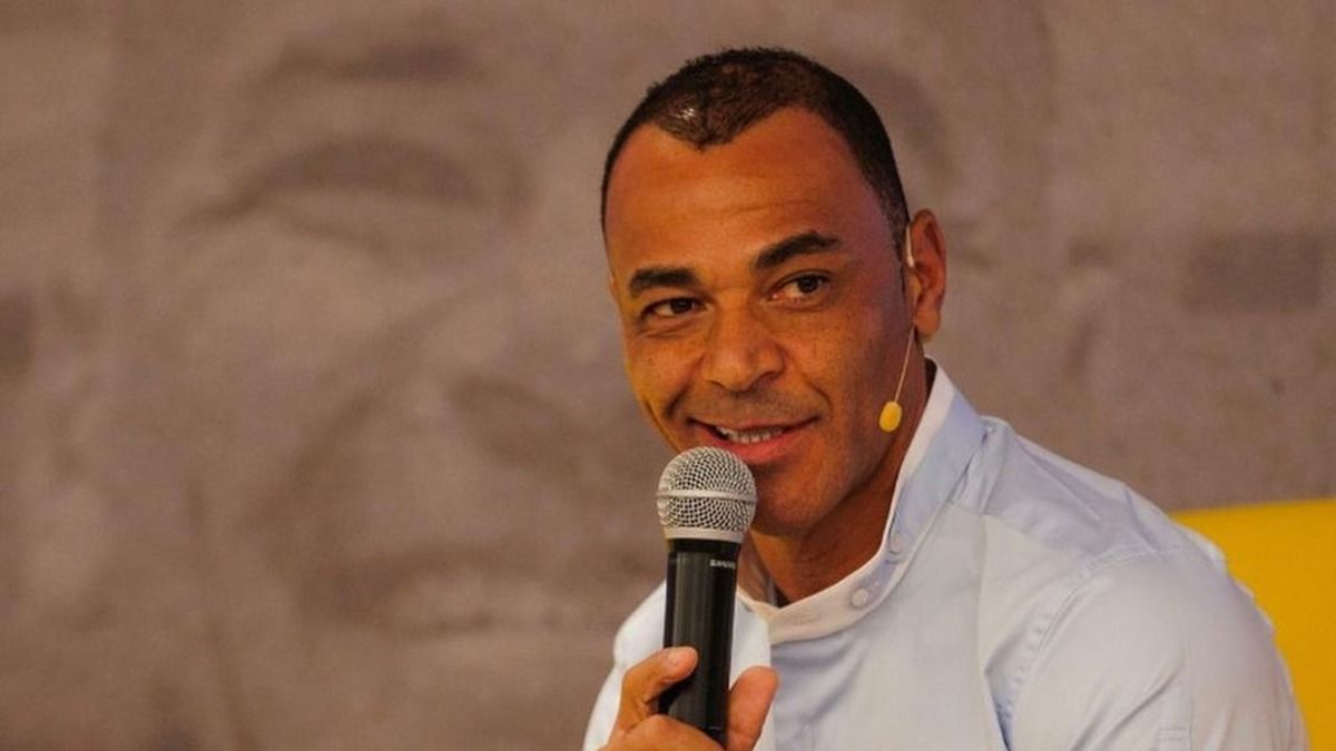 Кафу посетит Москву - видеообращение бразильца к российским болельщикам Кафу посетит Москву - видеообращение бразильца к российским болельщикам