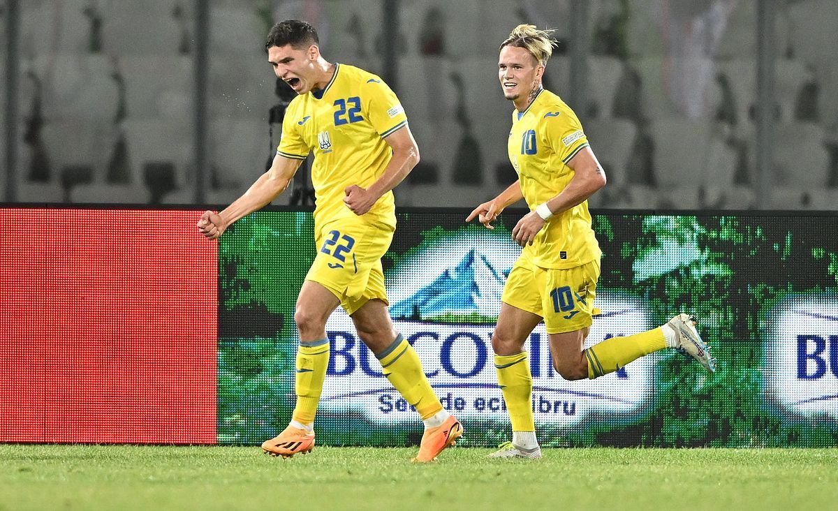 Михаил Мудрик (справа) Михаил Мудрик (справа)