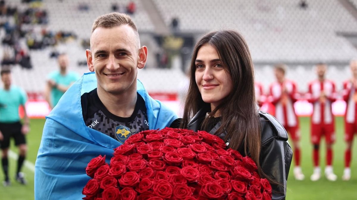 Віталій Дахновський зробив пропозицію своїй дівчині на німецькому стадіоні