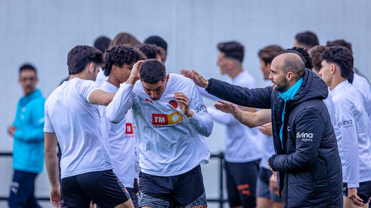 Яремчука у Валенсії стусанами привітали з виходом на Євро-2024 - відео Яремчука у Валенсії стусанами привітали з виходом на Євро-2024 - відео