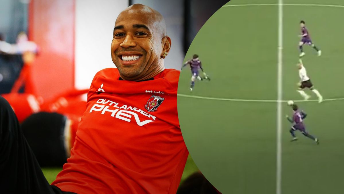 В чемпионате Японии забили мяч с центра поля за шиворот вратарю - кто автор, видео супергола В чемпионате Японии забили мяч с центра поля за шиворот вратарю - кто автор, видео супергола