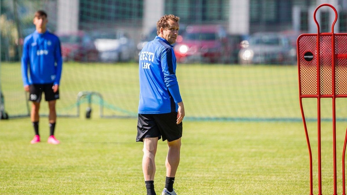 Футболист сборной Эстонии отказался от капитанской повязки - детали скандала Футболист сборной Эстонии отказался от капитанской повязки - детали скандала