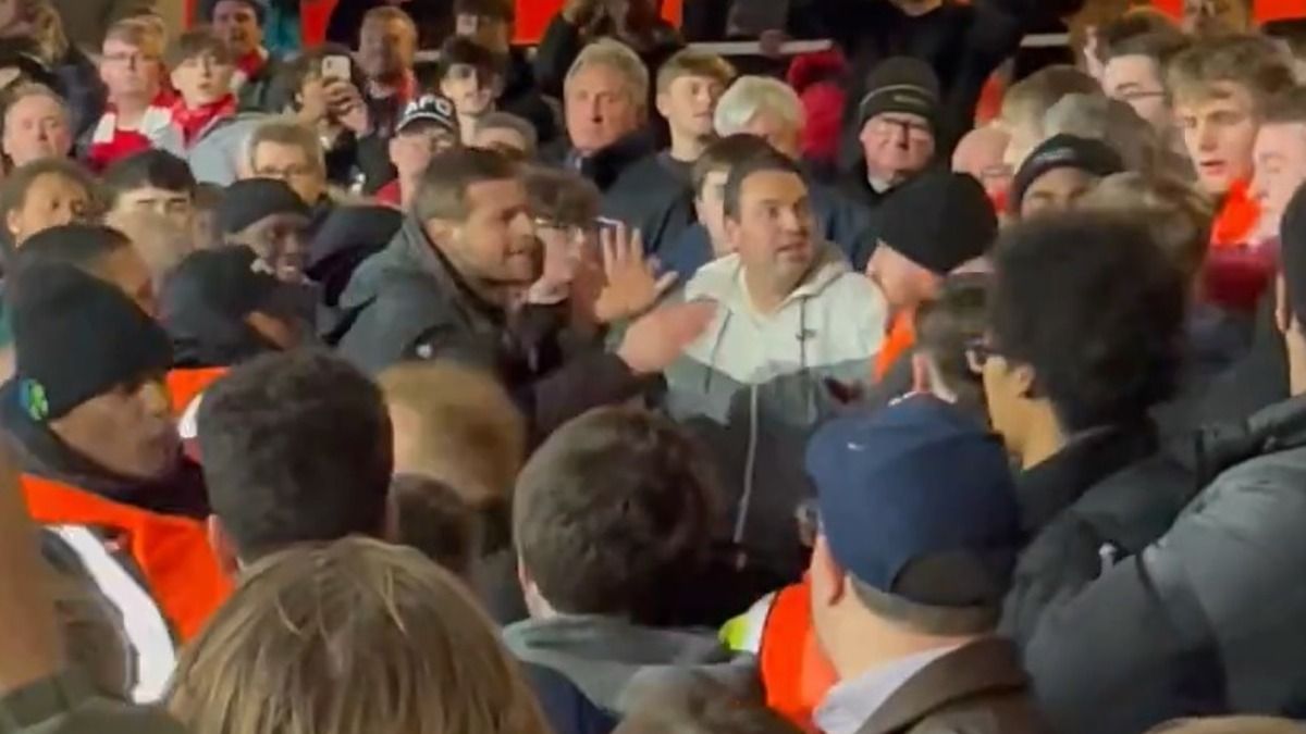 Арсенал - Баварія - фанати "канонірів" побили вболівальника "пивоварів" - відео Арсенал - Баварія - фанати "канонірів" побили вболівальника "пивоварів" - відео