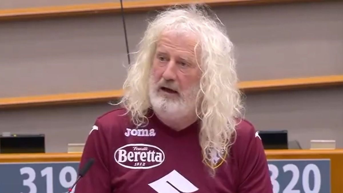 Проросійський депутат Європарламенту скандально анонсував дербі в Серії А Проросійський депутат Європарламенту скандально анонсував дербі в Серії А