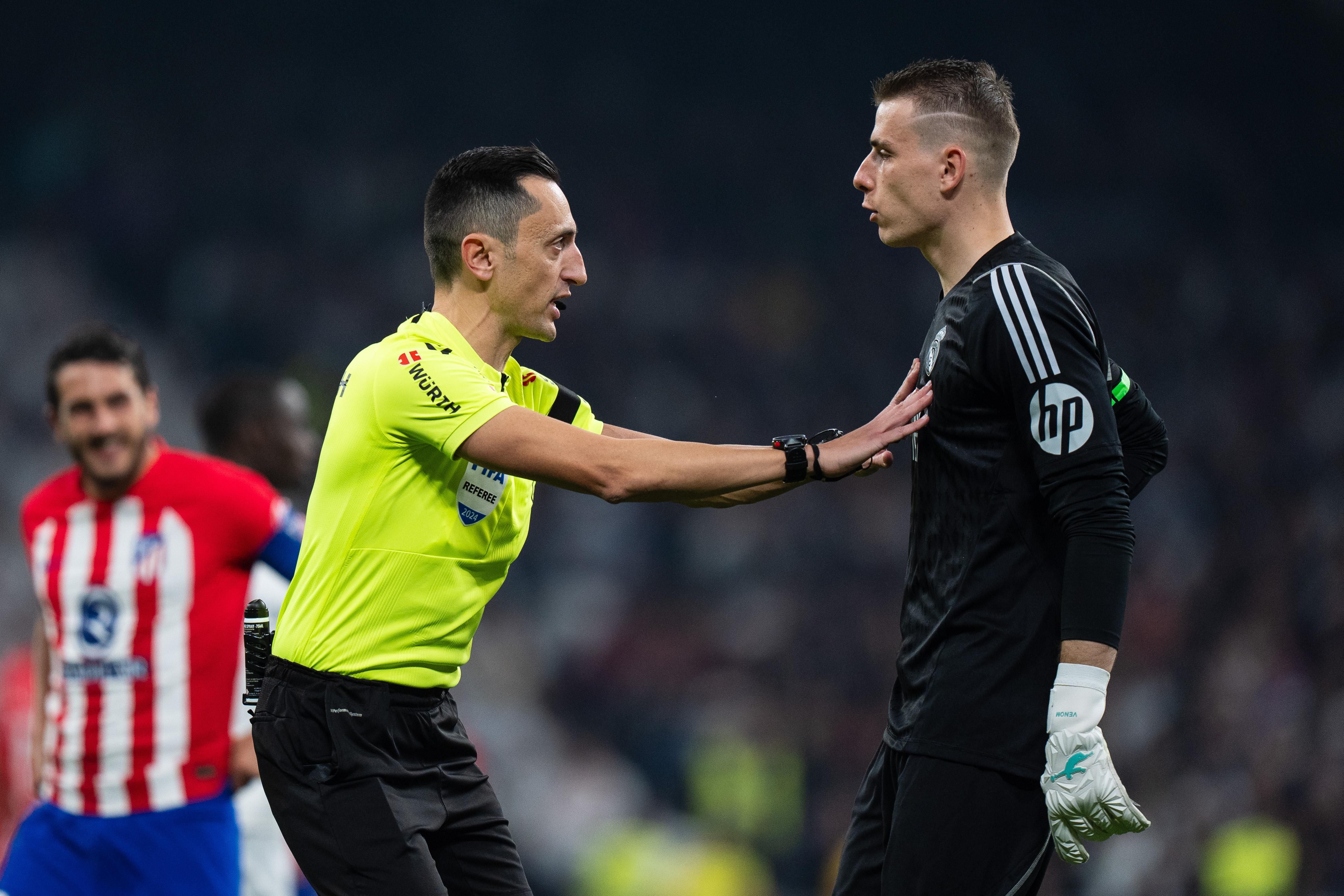 Лунін розкритикував арбітра у матчі Мальорка – Реал - що сталось у грі Ла Ліги Лунін розкритикував арбітра у матчі Мальорка – Реал - що сталось у грі Ла Ліги