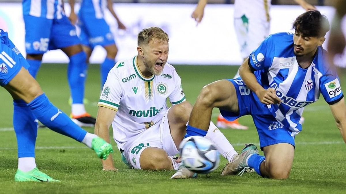 Роман Безус отримав важку травму в матчі чемпіонату Кіпру - подробиці Роман Безус отримав важку травму в матчі чемпіонату Кіпру - подробиці