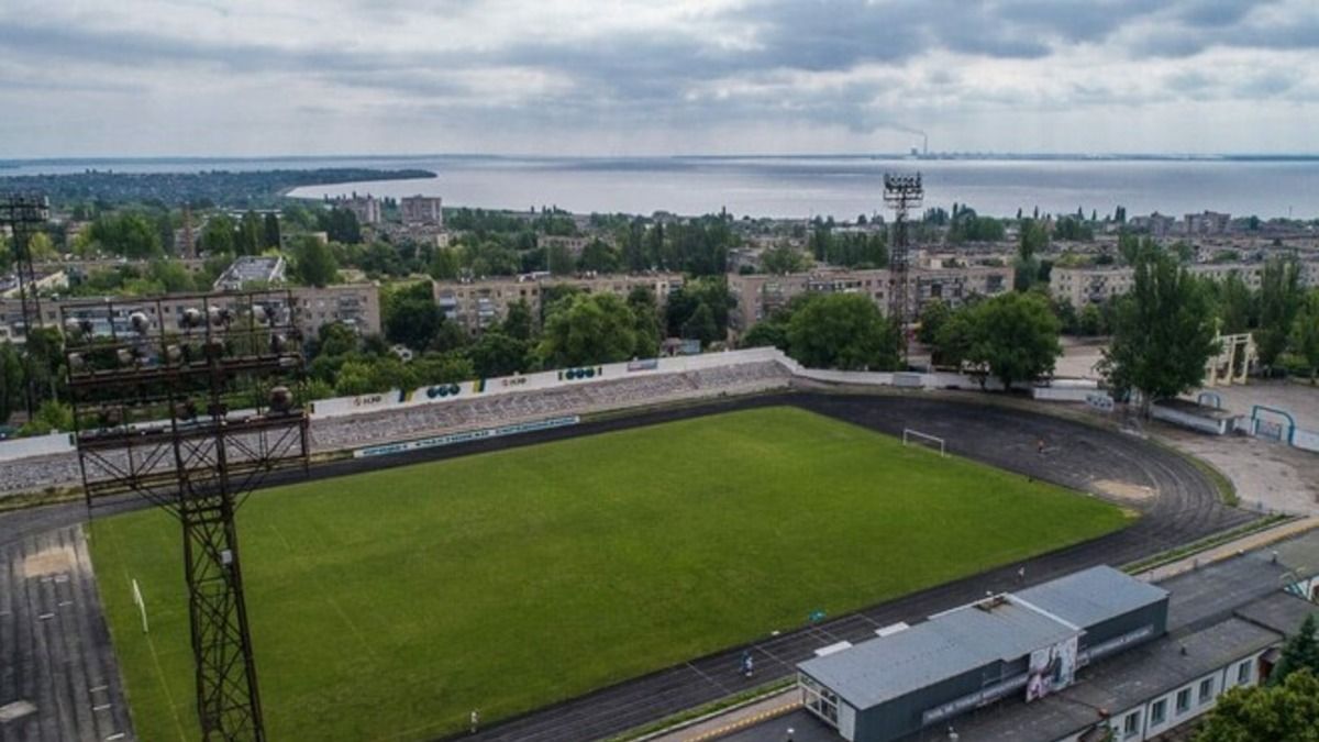 Обстріл Нікополя 26 квітня - росіяни зруйнували стадіон "Електрометалург" Обстріл Нікополя 26 квітня - росіяни зруйнували стадіон "Електрометалург"