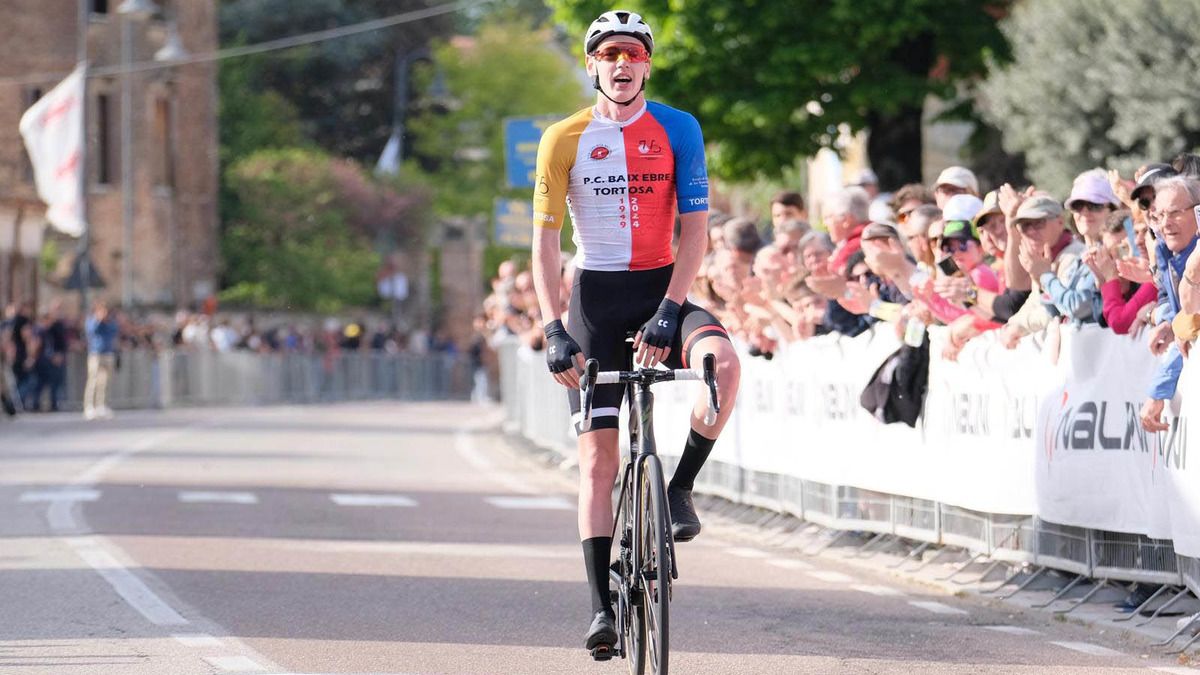 В Италии на награждении велогонщика включили гимн России - реакция Украины В Италии на награждении велогонщика включили гимн России - реакция Украины