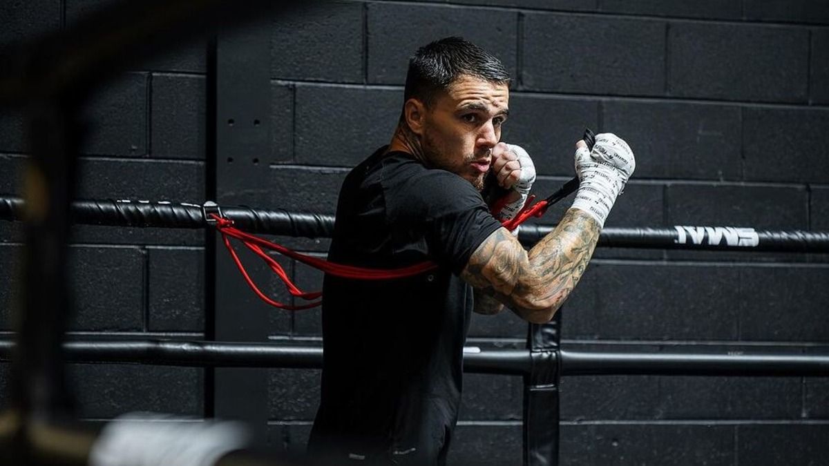 Бій Ломаченко - Камбосос - австралієць вивісив прапор Росії у тренувальному таборі Бій Ломаченко - Камбосос - австралієць вивісив прапор Росії у тренувальному таборі