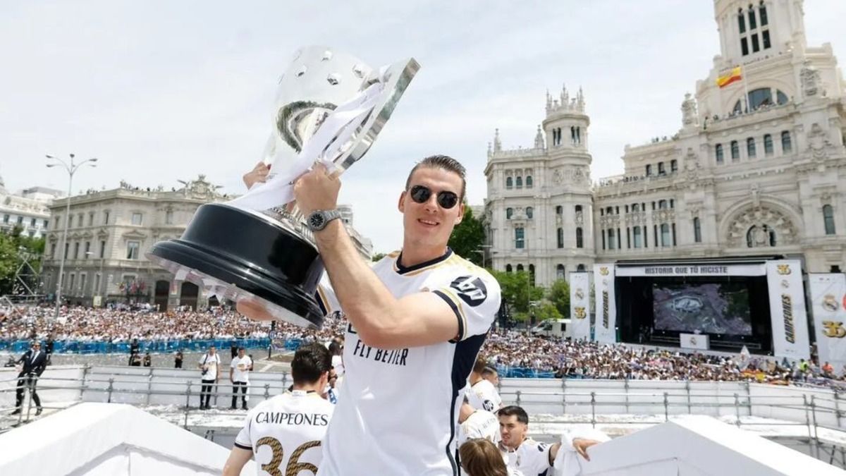 Лунін разом з Реалом відсвяткував чемпіонство у Ла Лізі - фото