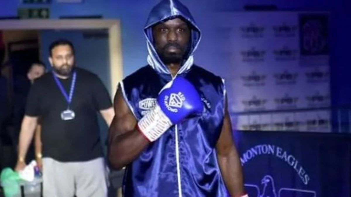 Британський боксер помер під час бою Британський боксер помер під час бою