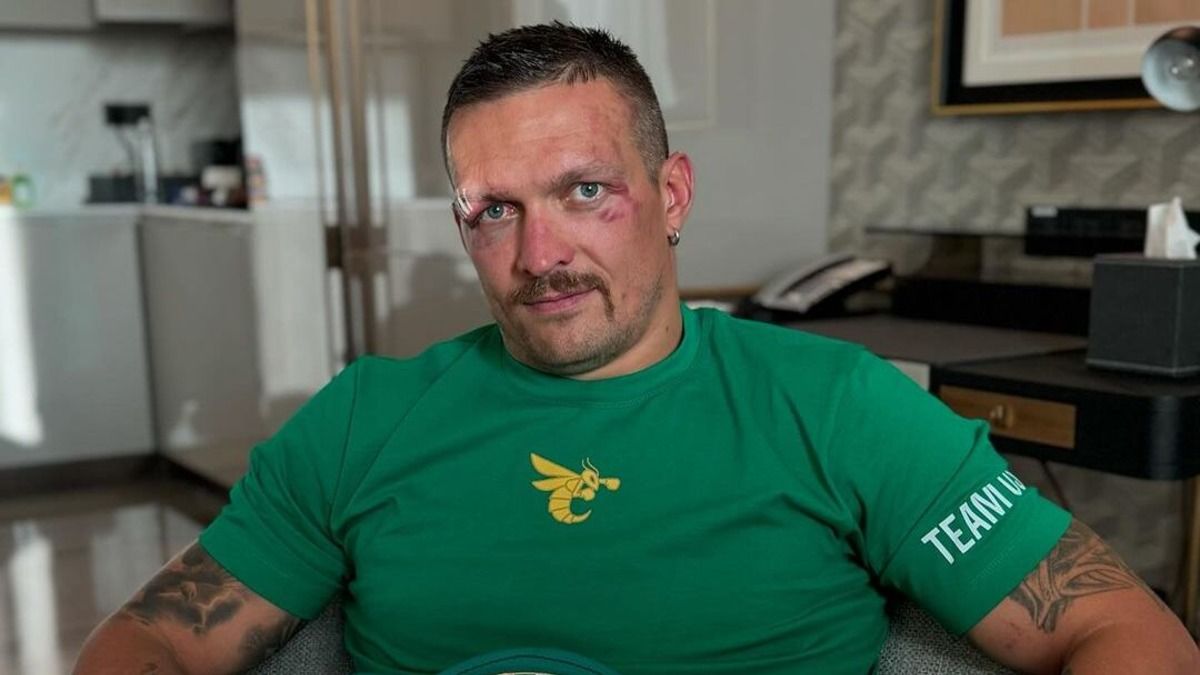 Сыновья Усика попозировали с чемпионскими поясами - фото Сыновья Усика попозировали с чемпионскими поясами - фото