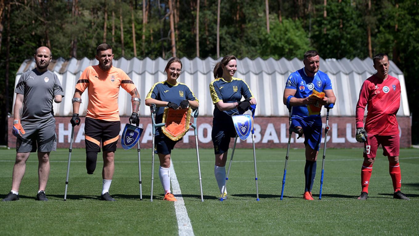 Шахтер провел тренировку по ампфутболу Шахтер провел тренировку по ампфутболу