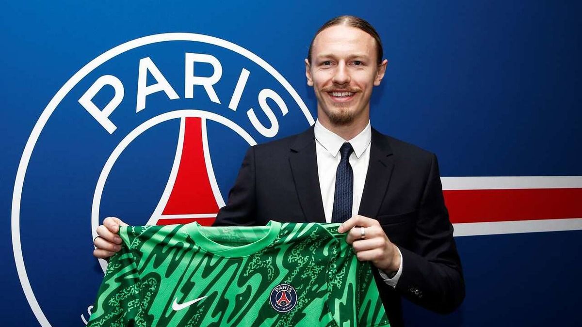 Россиянин Матвей Сафонов стал игроком французского ПСЖ Россиянин Матвей Сафонов стал игроком французского ПСЖ