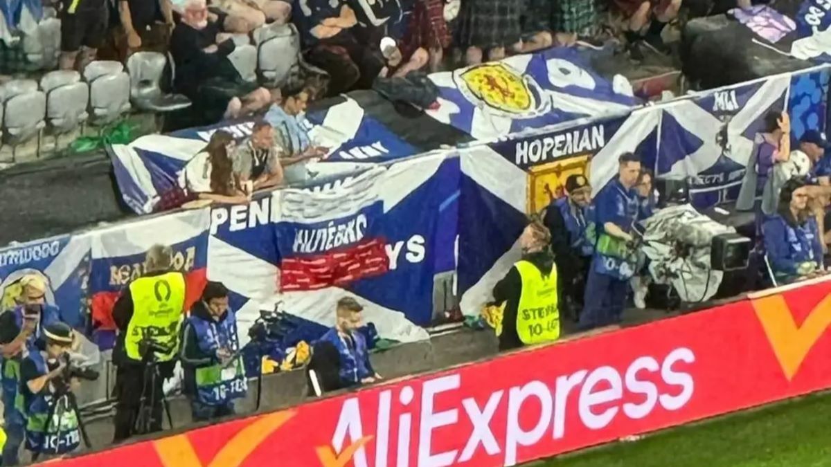 На Євро-2024 на стадіоні вивісили прапор Росії На Євро-2024 на стадіоні вивісили прапор Росії