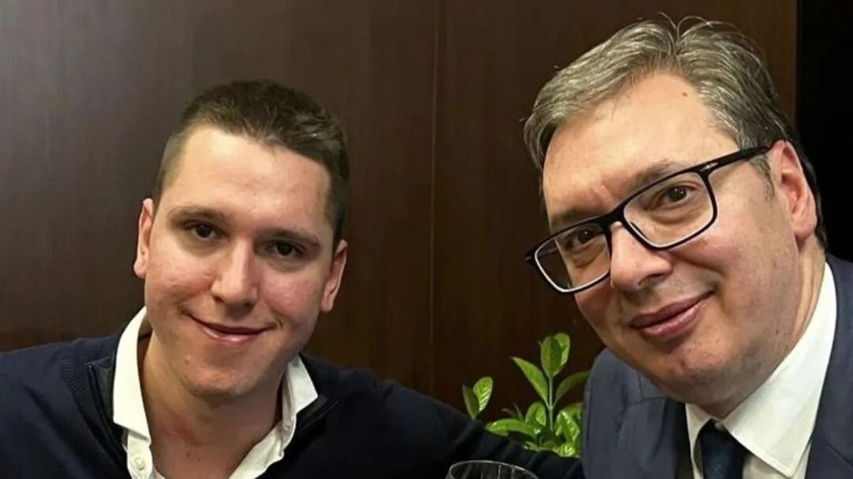 Син президента Сербії ледь не побився з фанами Англії на Євро-2024 - відео Син президента Сербії ледь не побився з фанами Англії на Євро-2024 - відео