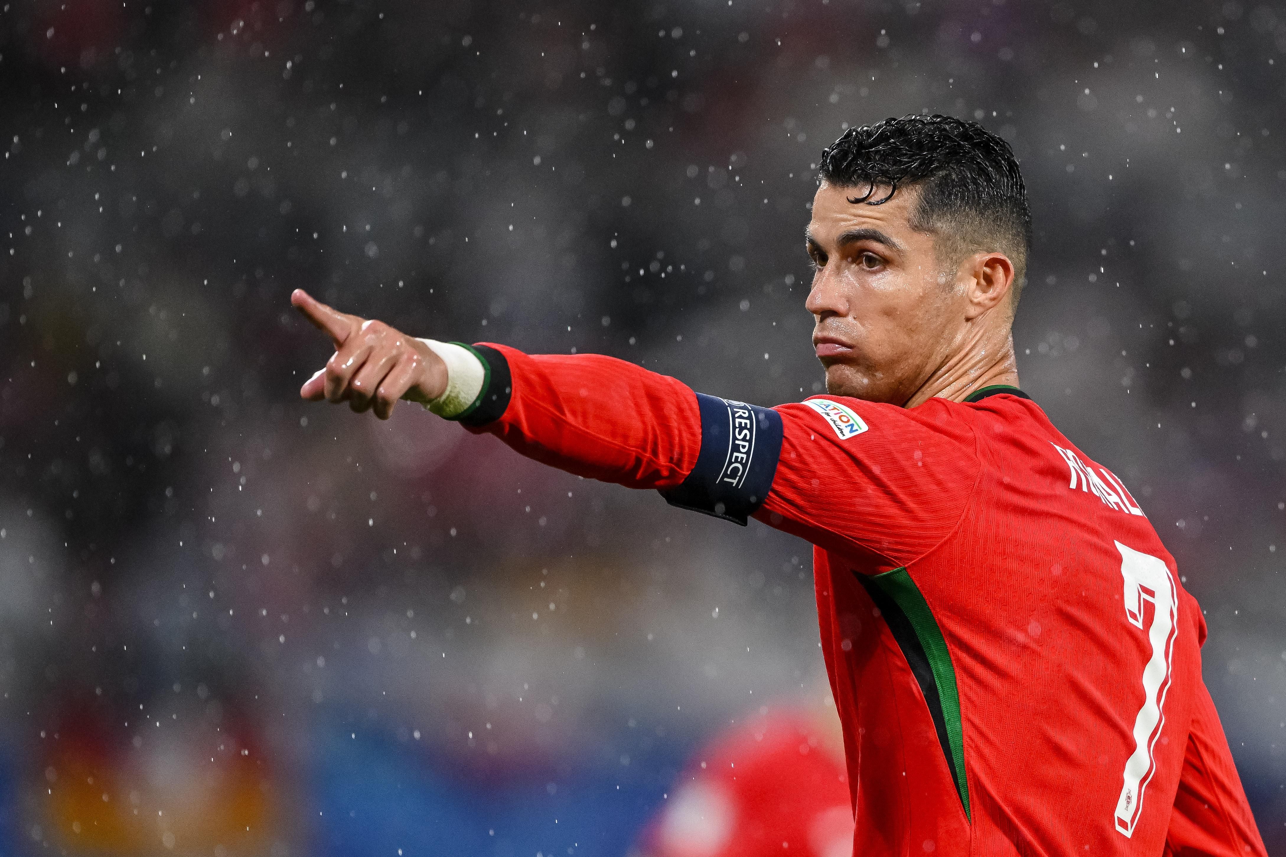 Роналду едва не травмировали Роналду едва не травмировали