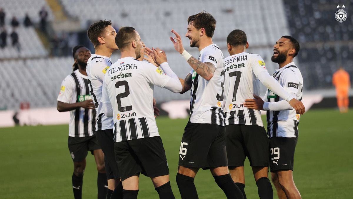 Сербский Партизан перед матчем с Динамо в Лиге чемпионов сыграет в России Сербский Партизан перед матчем с Динамо в Лиге чемпионов сыграет в России