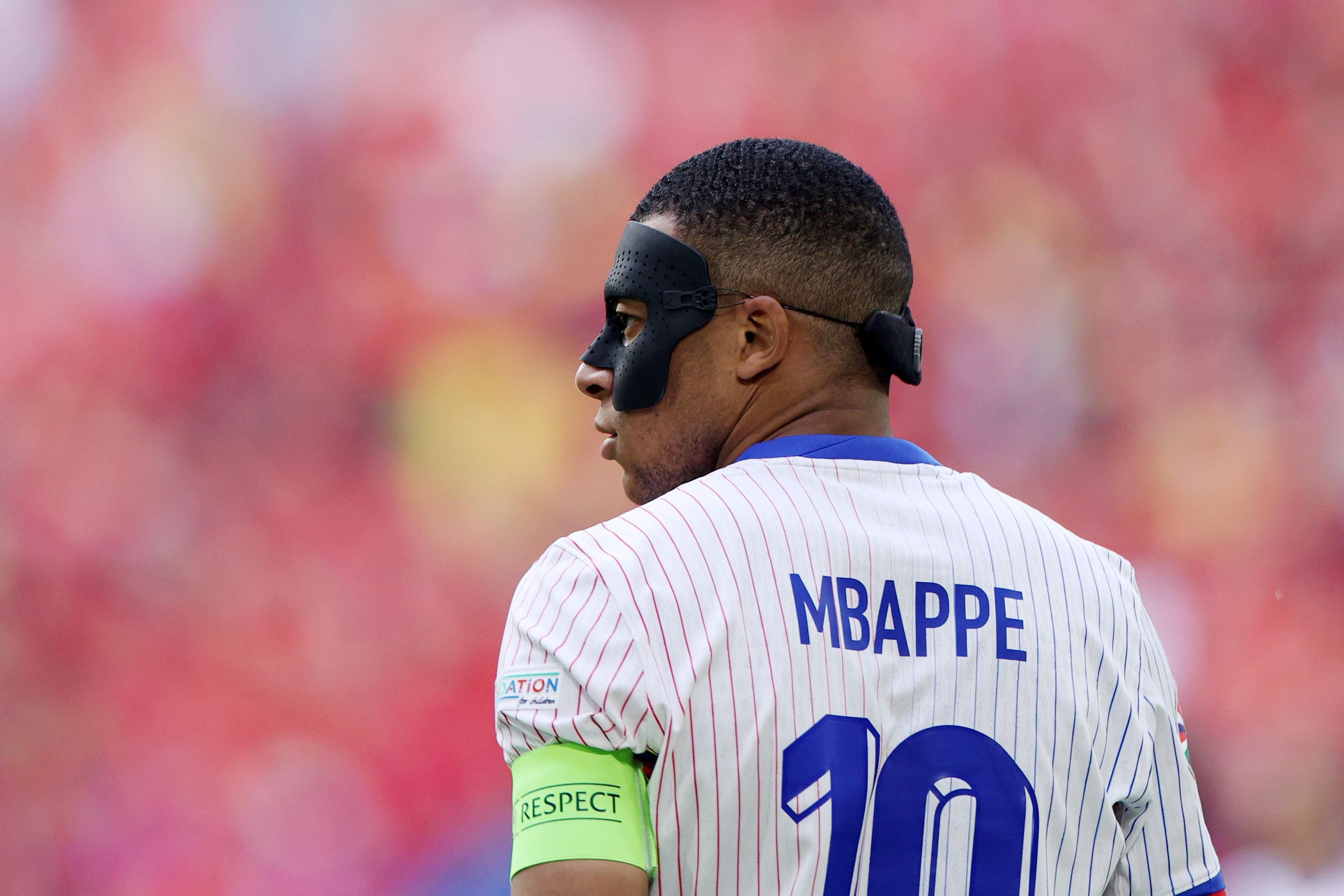 Килиан Мбаппе разгневался на фаната Килиан Мбаппе разгневался на фаната