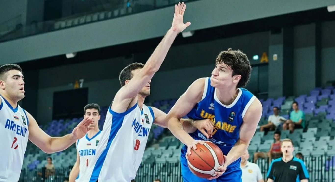 Максим Кличко зіграв за Україну U-20 Максим Кличко зіграв за Україну U-20