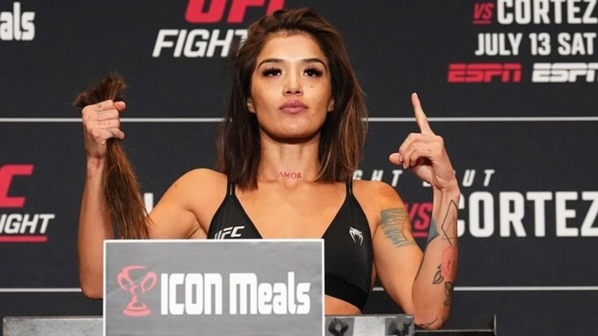 Трейсі Кортез обрізала волосся та роздяглася щоб зробити вагу на бій - відео Трейсі Кортез обрізала волосся та роздяглася щоб зробити вагу на бій - відео