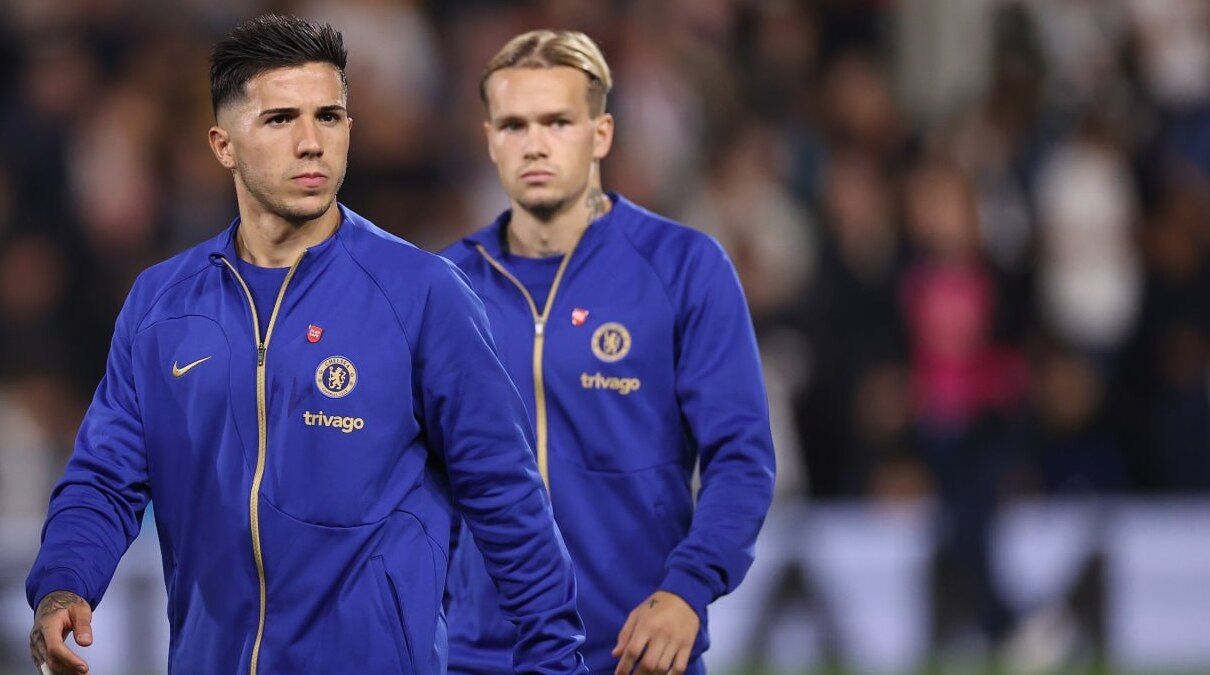 Футболіст Челсі Енцо Фернандес потрапив у расистський скандал Футболіст Челсі Енцо Фернандес потрапив у расистський скандал