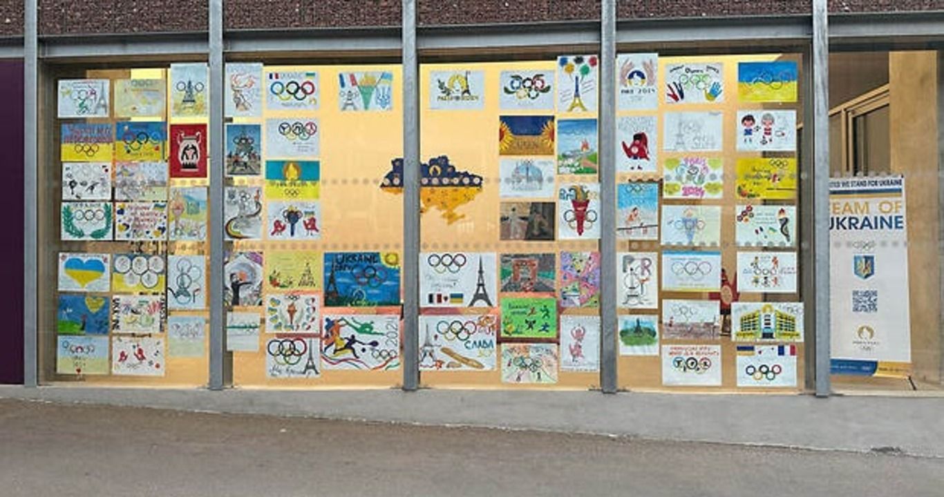 Детские рисунки украинцев в Олимпийской деревне Детские рисунки украинцев в Олимпийской деревне