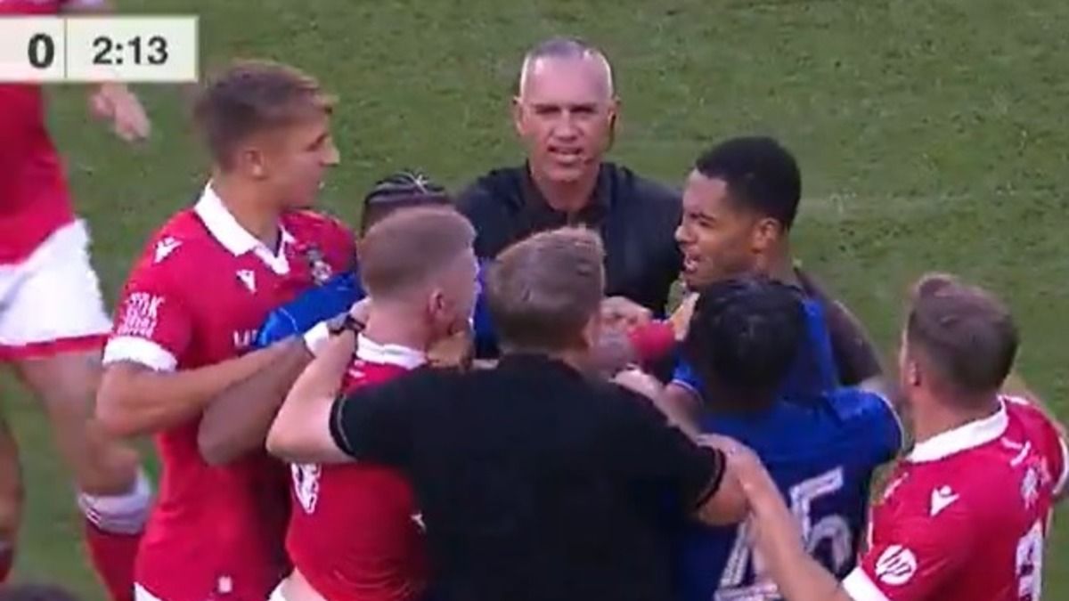 Бійка на матчі Челсі - Рексем у США - відео Бійка на матчі Челсі - Рексем у США - відео