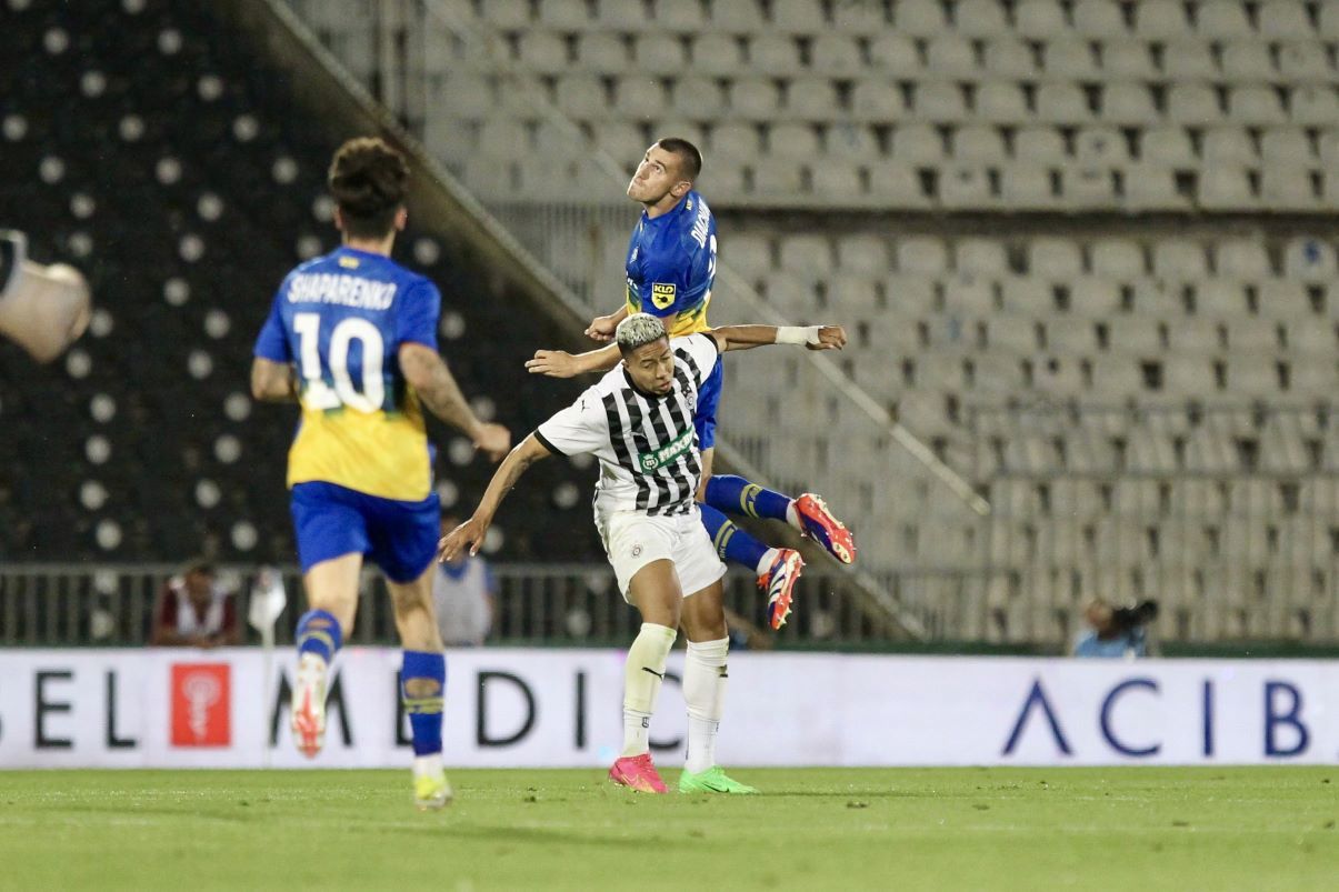 Динамо - Партизан - Максим Дячук получил ужасную травму во время матча Динамо - Партизан - Максим Дячук получил ужасную травму во время матча