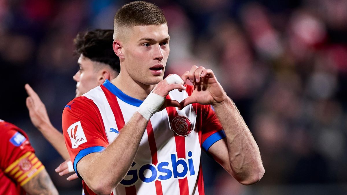 Фанаты Ромы тепло встретили Довбика Фанаты Ромы тепло встретили Довбика