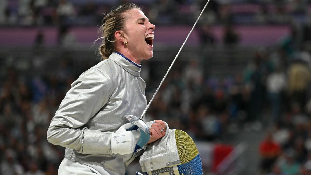 Харлан выставила на аукцион чемпионскую саблю с ОИ-2024 Харлан выставила на аукцион чемпионскую саблю с ОИ-2024