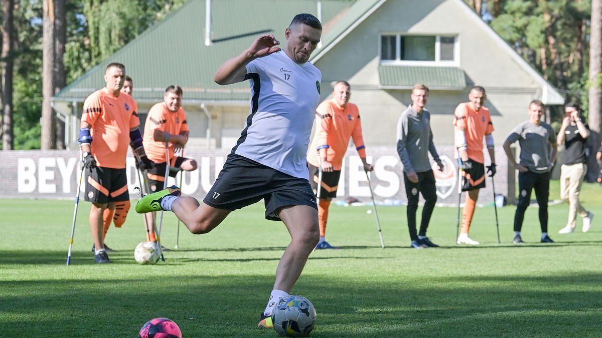 Олександр Усик провів тренування з військовими з ампутованими кінцівками - відео Олександр Усик провів тренування з військовими з ампутованими кінцівками - відео