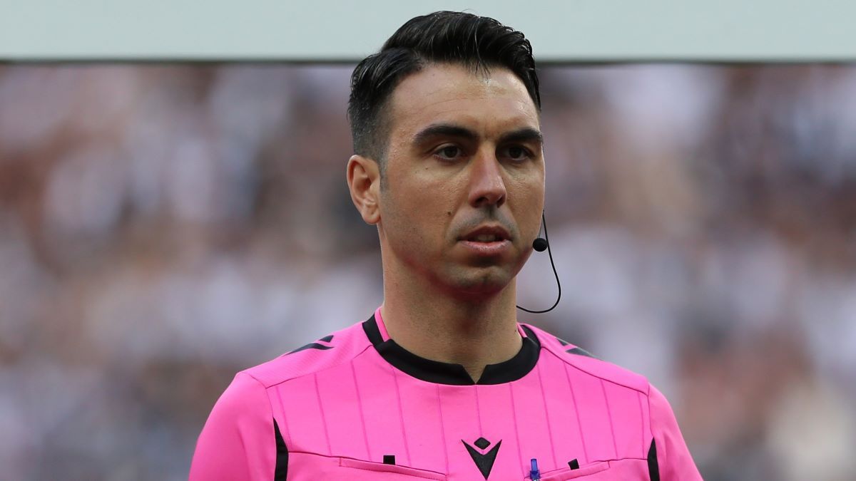 Кривбасс требует сменить главного рефери на игру с Бетисом Кривбасс требует сменить главного рефери на игру с Бетисом