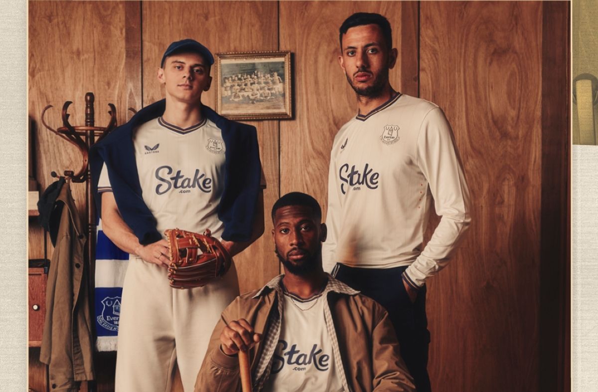 Віталій Миколенко та Евертон представили третій ігровий комплект форми Віталій Миколенко та Евертон представили третій ігровий комплект форми