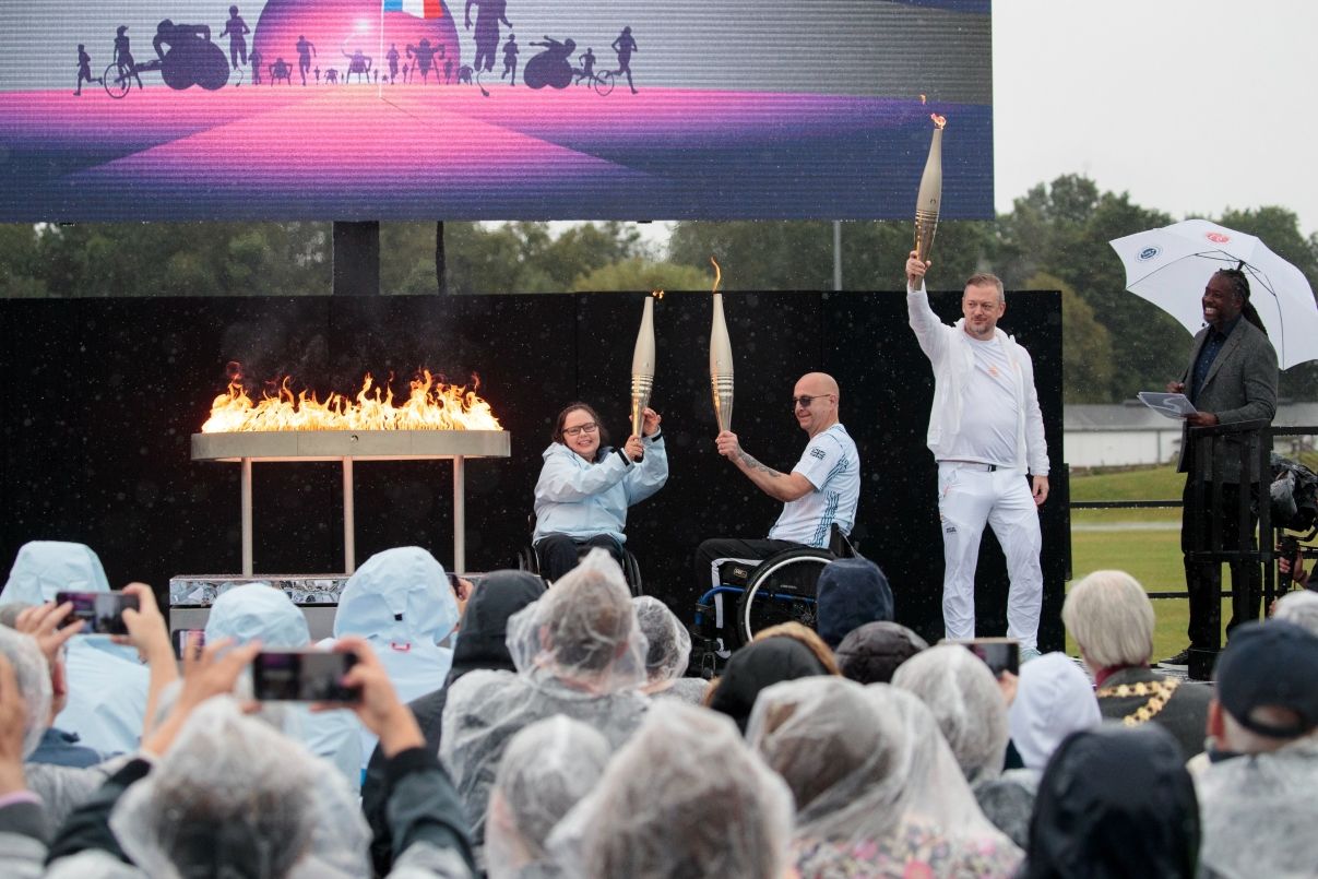 Паралімпіада-2024 - британські спортсмени запалили вогонь перед змаганнями в Парижі