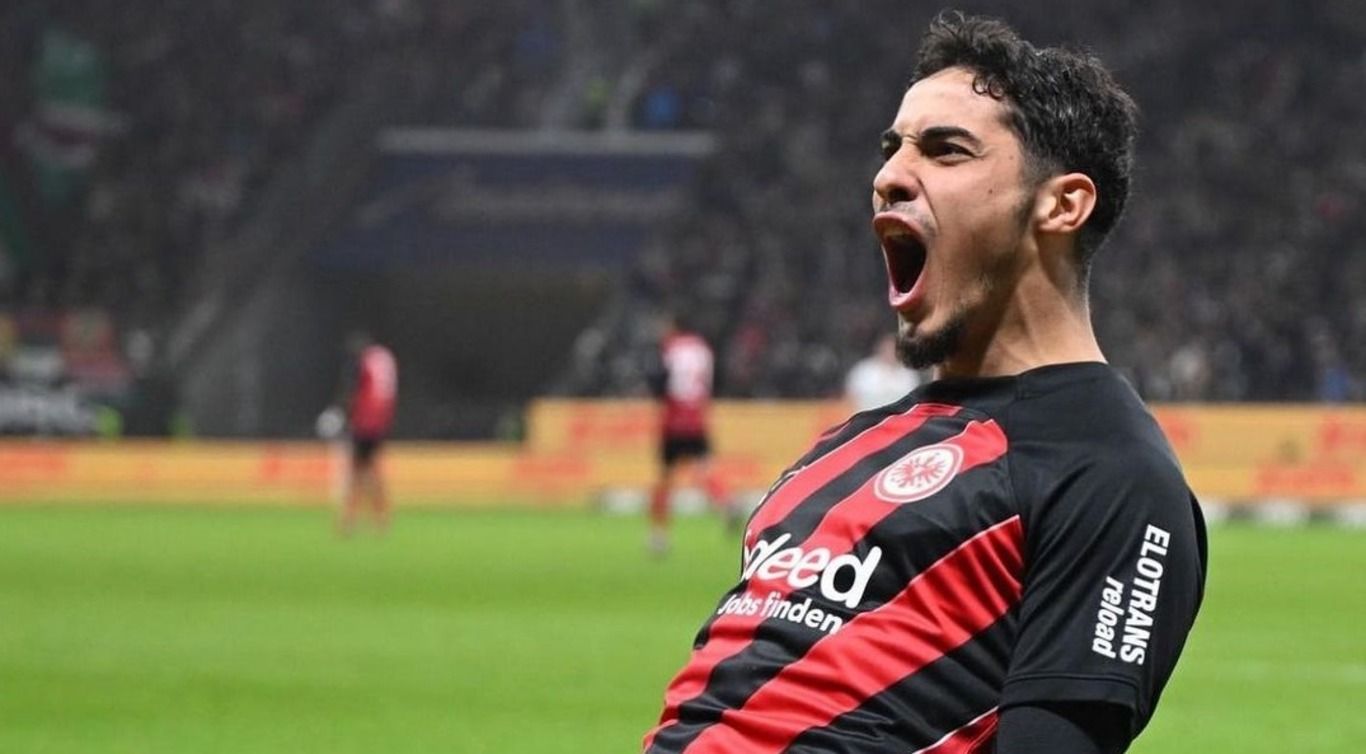 Фарес Шаиби не забил в пустые ворота Фарес Шаиби не забил в пустые ворота